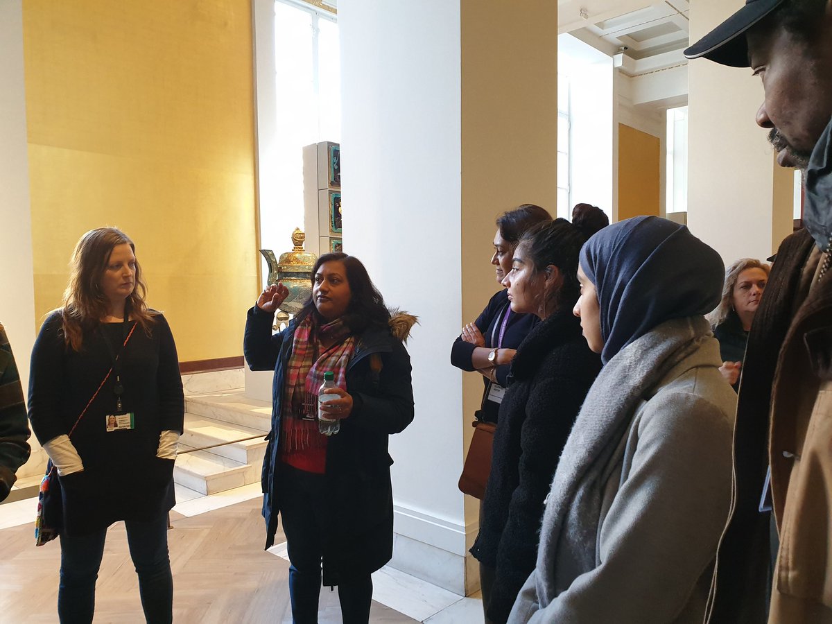 educ_research's tweet photo. Exciting trip to London with #OSCH #kickthedust #mmhellofuture young people of @McrMuseum &amp; SAG collective! Exploring with @SushmaJansari &amp; @kizzykayte of @britishmuseum who share challenges of displaying objects &amp; diverse ways of engaging communities 1/ https://t.co/0WJuWEyRYs