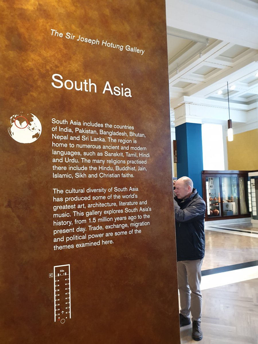 educ_research's tweet photo. Exciting trip to London with #OSCH #kickthedust #mmhellofuture young people of @McrMuseum &amp; SAG collective! Exploring with @SushmaJansari &amp; @kizzykayte of @britishmuseum who share challenges of displaying objects &amp; diverse ways of engaging communities 1/ https://t.co/0WJuWEyRYs