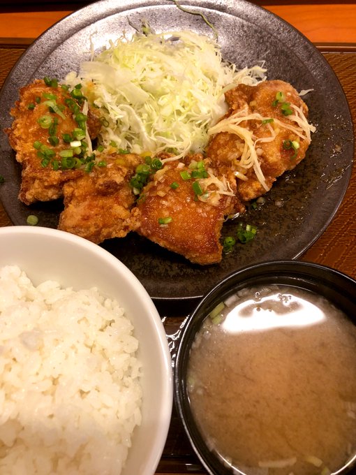 唐揚げ食べてからカットを描くことにしよう。 