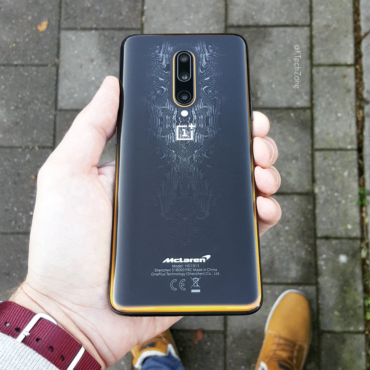 KevinDesmadril's tweet photo. That moment when I realize that my #oneplus7tpromclarenedition #orange matches the new #shoes I bought😂🤣 I really didn't do it on purpose😝😅
#oneplus #oneplus7t #oneplus7tpro #oneplus7tpromclaren #crazyorange #mclaren #neversettle #speedcar #beastmode #belgianblogger https://t.co/Z8HrgXRIby