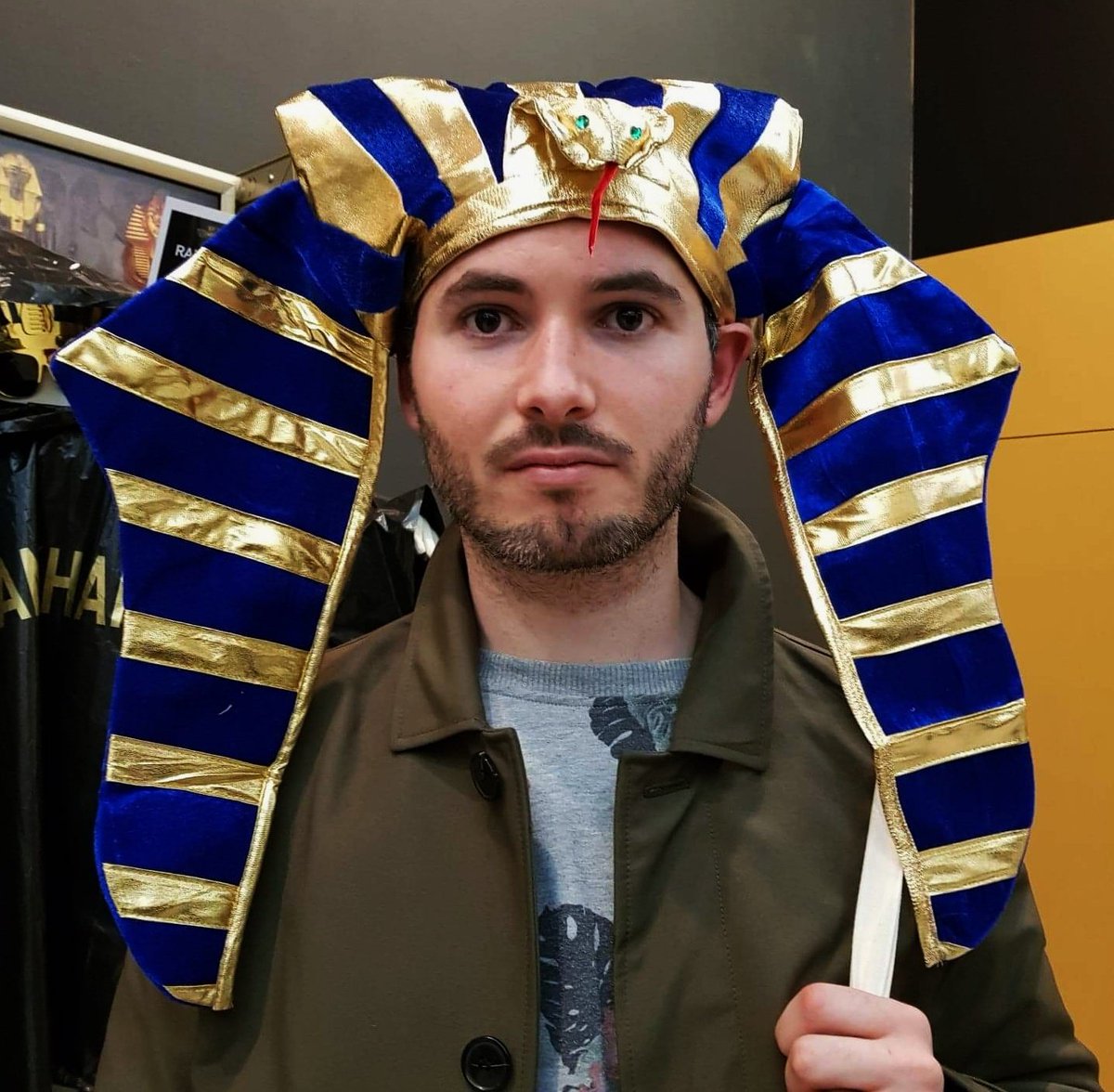 Great to go to #tutankhamun at <a href="/saatchi_gallery/">Saatchi Gallery</a> yesterday for Dan's birthday. Some exquisite pieces, but no Death Mask! After all those posters! 🙄 😯😭 Had to do our own HAPPY BIRTHDAY KING TUT! xx