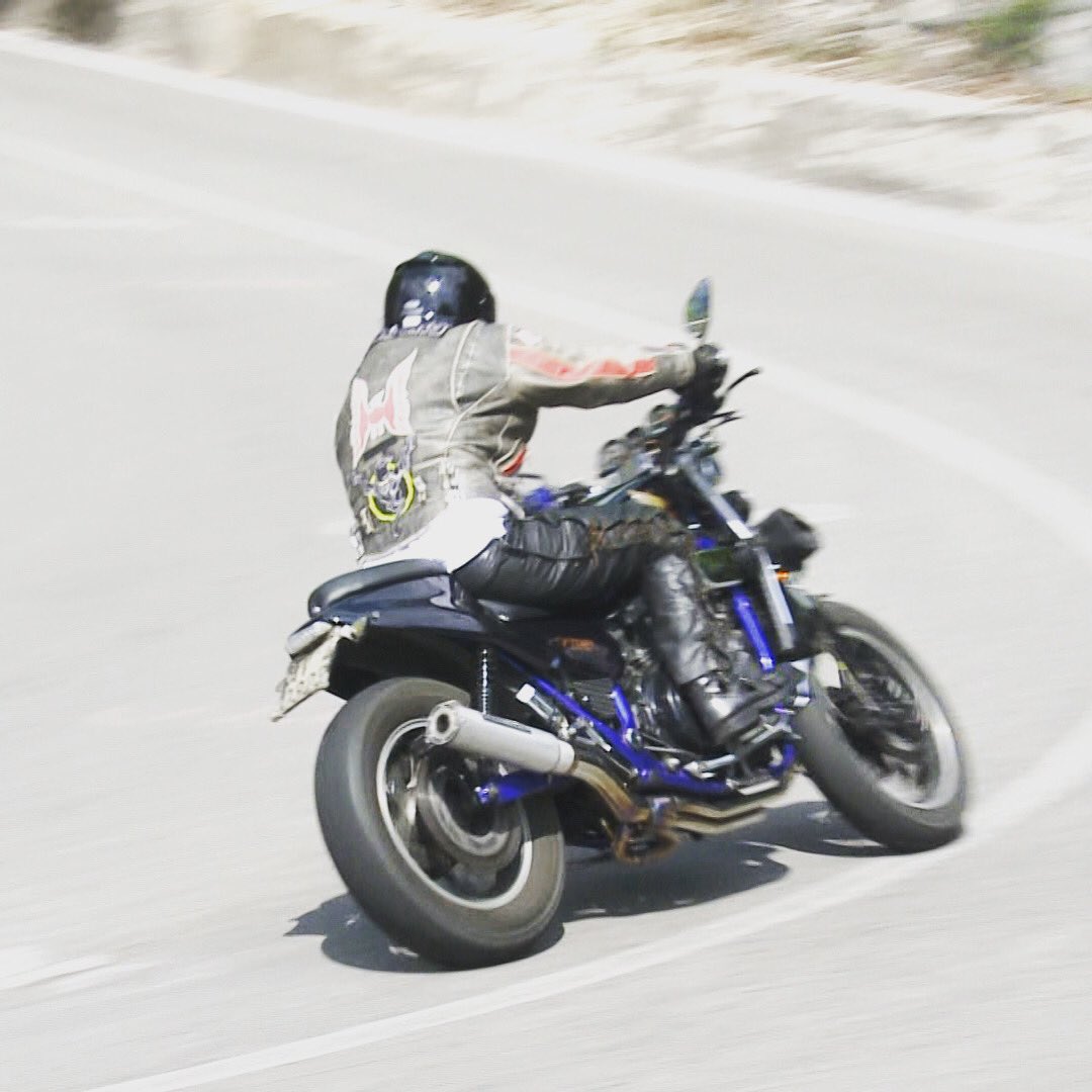 bolly_73's tweet photo. #BOLLY73
#bolly_73
#Moto
#MotorBike
#Biker
#GiroInMoto
#Estate2019
#HondaVFcustom
#vf1100c
#Vf1100custom 
#StradeDaMoto
#Kaduya https://t.co/bZy0VPXa9E