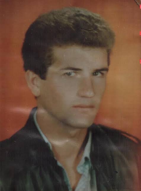 25 Ağustos 1992’de Gürcü işgalcilere karşı vatanını savunmaya giden 33 kişilik ilk gönüllü grubunun içinde bulunan Kuadzba Vedat, 30 Kasım 1992’de Şamil taburu ile katıldığı Koçara operasyonunda şehit düştü.

Abhazya şehidi Kuadzba Vedat’ı rahmet ve minnetle anıyoruz.