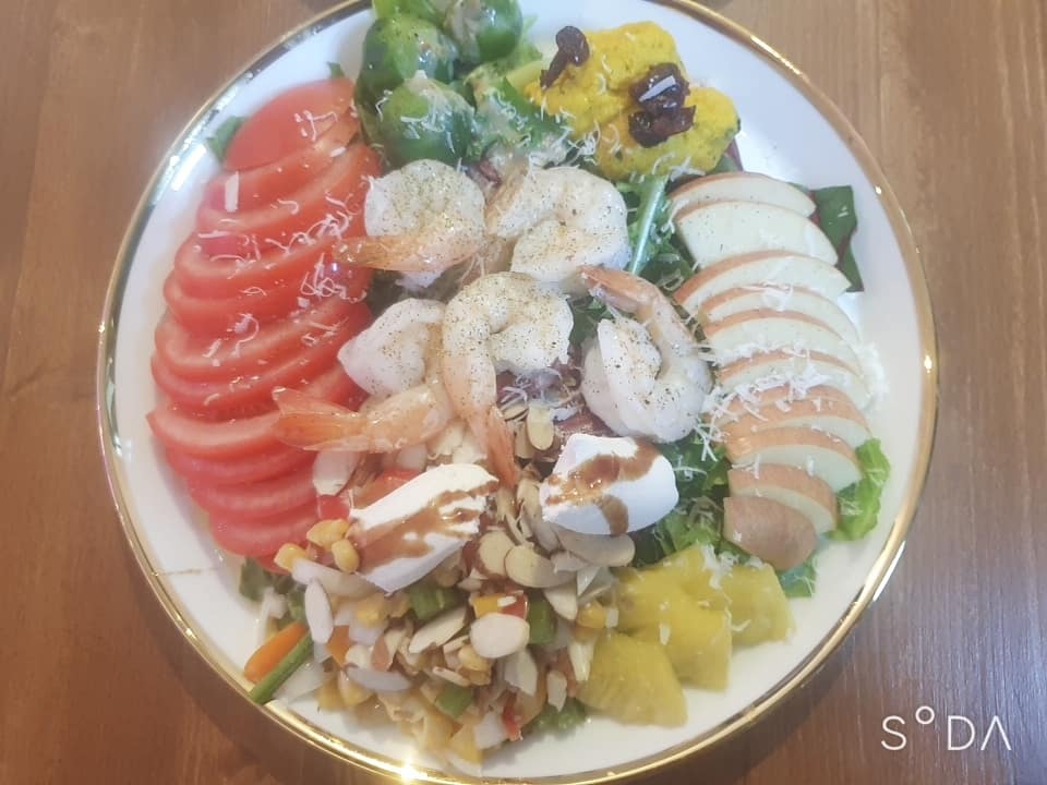 m_sunghwan's tweet photo. SALAD PRINCE
体に良いサラダお兄さんのおみせです。
すごく美味しくて安い💴✨👛韓国に来たら行ってください！！ファイト🚩😃🚩 https://t.co/5kNOYsGNVZ
