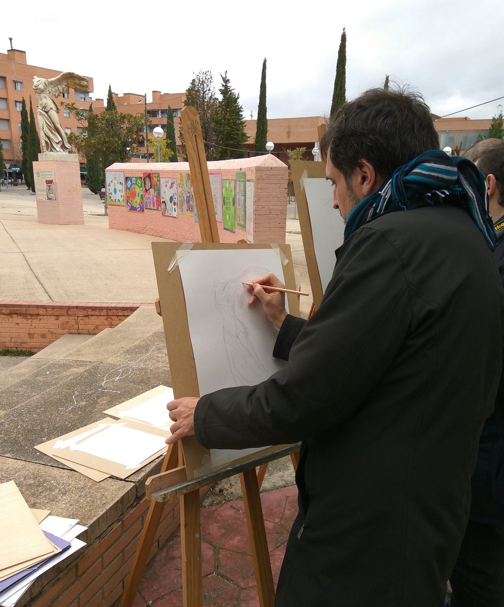 ArteInvent's tweet photo. Carlos García Yagüe nos ha regalado un taller de dibujo. Un artista de reconocimiento internacional. Hoy en #Leganés
pintamos la Samotracia. Un emblema de #LeganésNorte y del #EspacioInventArte.
#NoALaViolenciaDeGénero https://t.co/zPVEJV116o