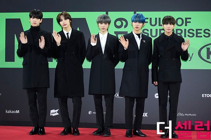 Park_indyy's tweet photo. Family BighitEntertainment💜
Love you😘🥰
@BTS_twt @TXT_members @TXT_bighit @BigHitEnt
#MMA2019 #BTS #TXT #TAEHYUNG #SOOBIN #MMAbts #MMAtxt https://t.co/Dgn2n1FBeA