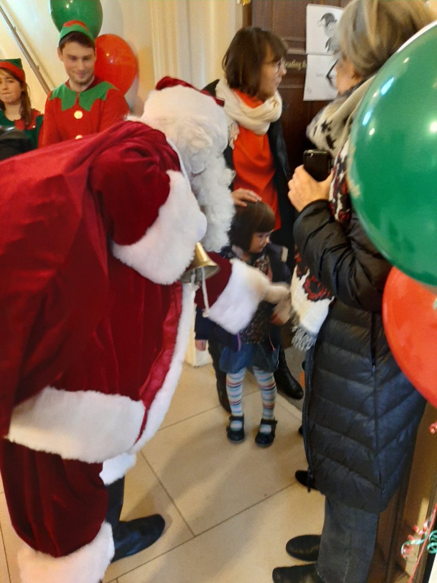 The man in the  red suit has arrived to great excitement  at <a href="/Arch_Archive/">ArchitecturalArchive</a> 45 <a href="/MerrionSqDub/">Merrion Square</a> for #christmasonthesq