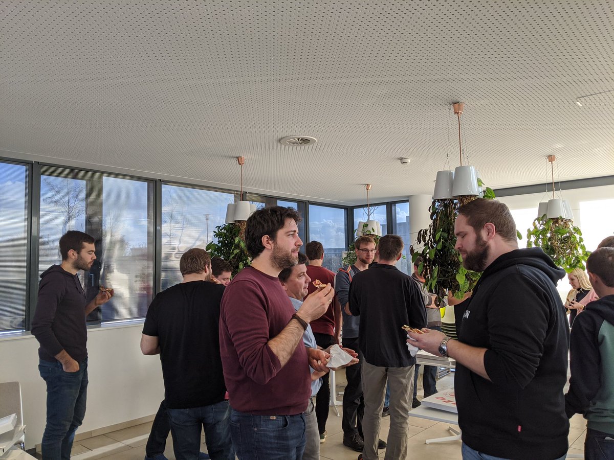 dbaelz's tweet photo. Wir gehen in die Pause beim #kotlineverywhere. Bei Pizza und Getränken gehen die Unterhaltungen und Diskussionen zu #Kotlin weiter. Es macht wirklich viel Spaß sich mit interessierten Menschen auszutauschen. Danke an @inovexgmbh für Raum und Verpflegung. https://t.co/mcmhtaVF4X