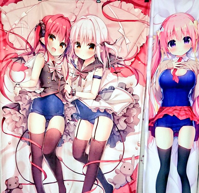 縦が150㎝なので抱き枕と比べるとほぼ同じ位かと思います!(写真が死ぬほどへた) 