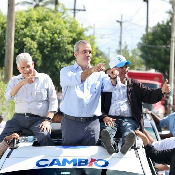 AngelAlmonteF's tweet photo. #IniciaElCambio #Súmate 
Cada día sumamos voluntades para un cambio seguro! La espontaneidad del pueblo dominicano con su próximo presidente @luisabinader indica que vamos por buen camino.

Y en el Senado necesitamos a @EduardoEstrella 

#EduardoSenador2020 #DxCConLuis #DxC https://t.co/pYBzRhZlm8