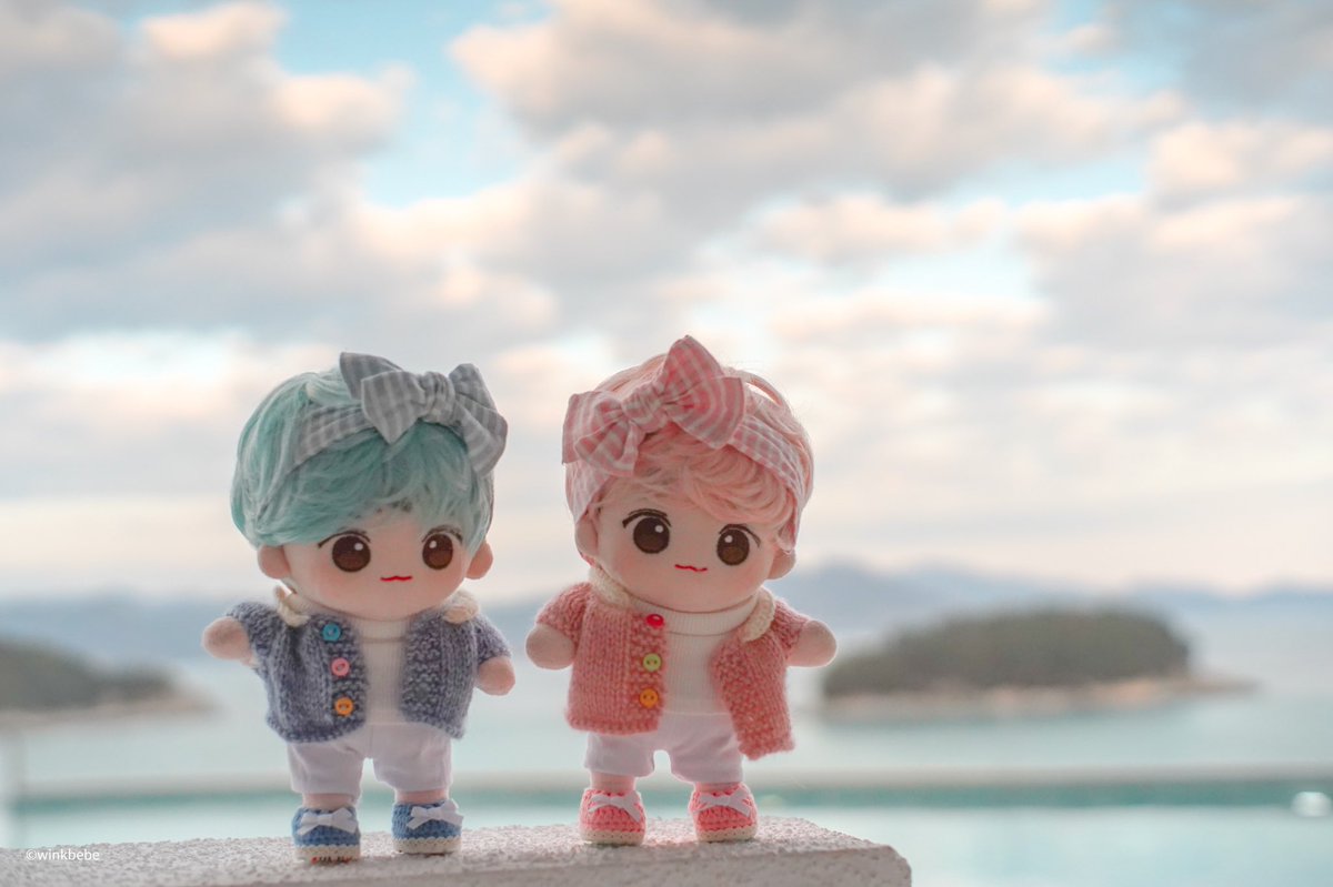 winkbebe___'s tweet photo. 구름이 이뻤던 그날🌤
다시 또가고 싶어유✨

상의&amp;하의: @iDOLL_Closet 
헤어밴드&amp;가디건: @studio_B_SB 
신발: @315familia 

#박지훈 #메이 #아가윙 #박지훈인형 #朴志训 #parkjihoon #ジフン #จีฮุน #may #OCLOCK #LOVE #360 #삼육공 #꽃파당 #고영수 https://t.co/g9kodGsxN7