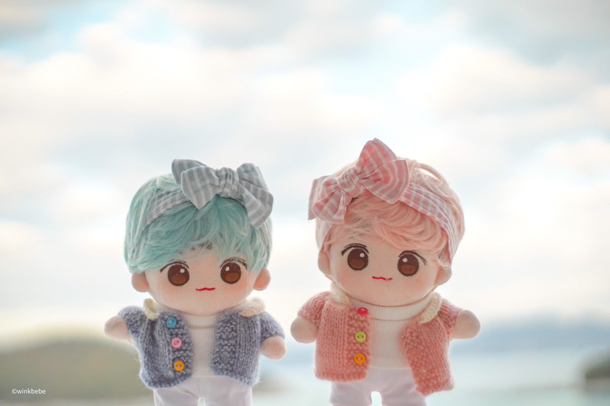 winkbebe___'s tweet photo. 구름이 이뻤던 그날🌤
다시 또가고 싶어유✨

상의&amp;하의: @iDOLL_Closet 
헤어밴드&amp;가디건: @studio_B_SB 
신발: @315familia 

#박지훈 #메이 #아가윙 #박지훈인형 #朴志训 #parkjihoon #ジフン #จีฮุน #may #OCLOCK #LOVE #360 #삼육공 #꽃파당 #고영수 https://t.co/g9kodGsxN7