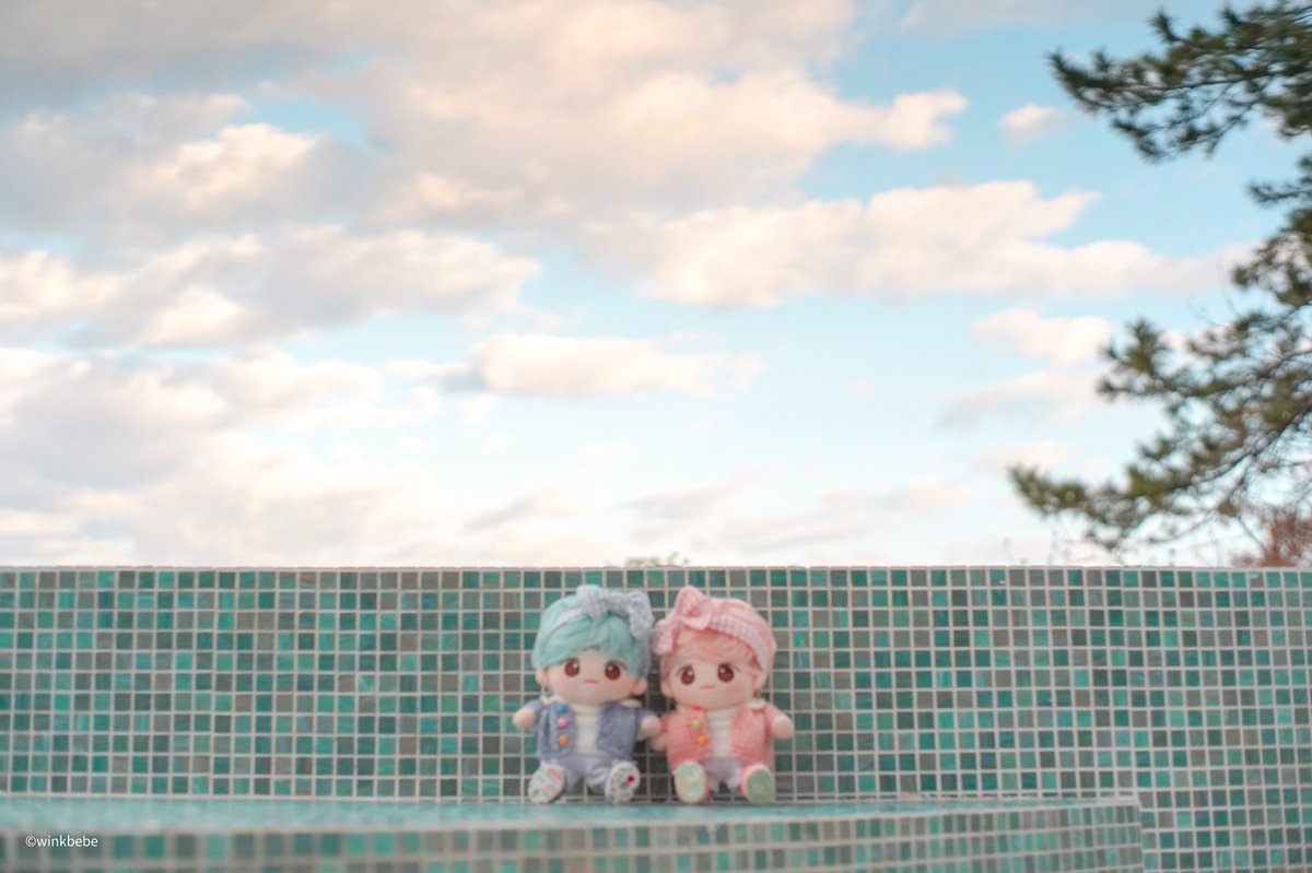 winkbebe___'s tweet photo. 구름이 이뻤던 그날🌤
다시 또가고 싶어유✨

상의&amp;하의: @iDOLL_Closet 
헤어밴드&amp;가디건: @studio_B_SB 
신발: @315familia 

#박지훈 #메이 #아가윙 #박지훈인형 #朴志训 #parkjihoon #ジフン #จีฮุน #may #OCLOCK #LOVE #360 #삼육공 #꽃파당 #고영수 https://t.co/g9kodGsxN7