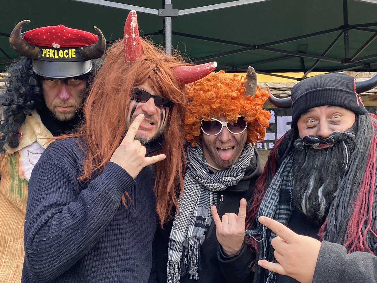 jmenopetra's tweet photo. máme i pekelnou kapelu ;))
😈
#hell19 #spolkovýživotnamaloměstě https://t.co/i91mlNEO9b