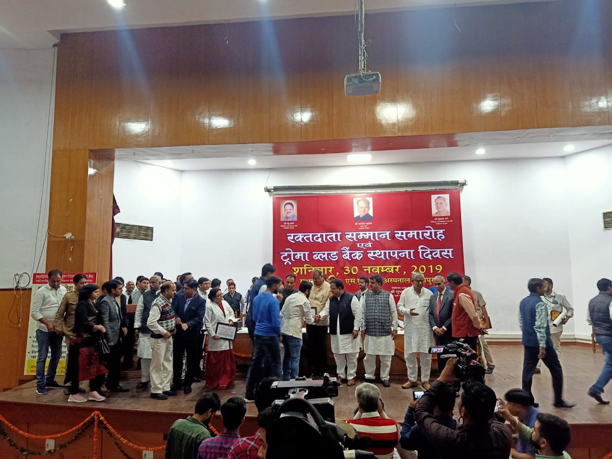 TheUpenYadav's tweet photo. PTI भर्ती 2018 का जिला आवंटन का कार्य पूरा हो चुका है रात भर जिला आवंटन का कार्य निदेशालय में चला है और निदेशक महोदय जी के सिग्नेचर होते ही लिस्ट जारी हो जाएगी https://t.co/WDjKqYCYSc