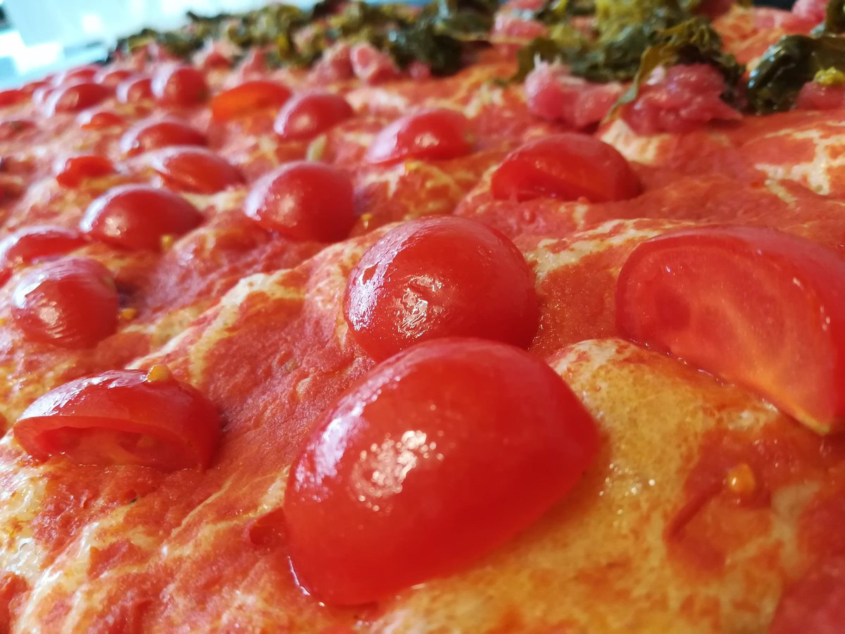 Amore passione per la pizza... Stamattina ci siamo sbizzarriti.
