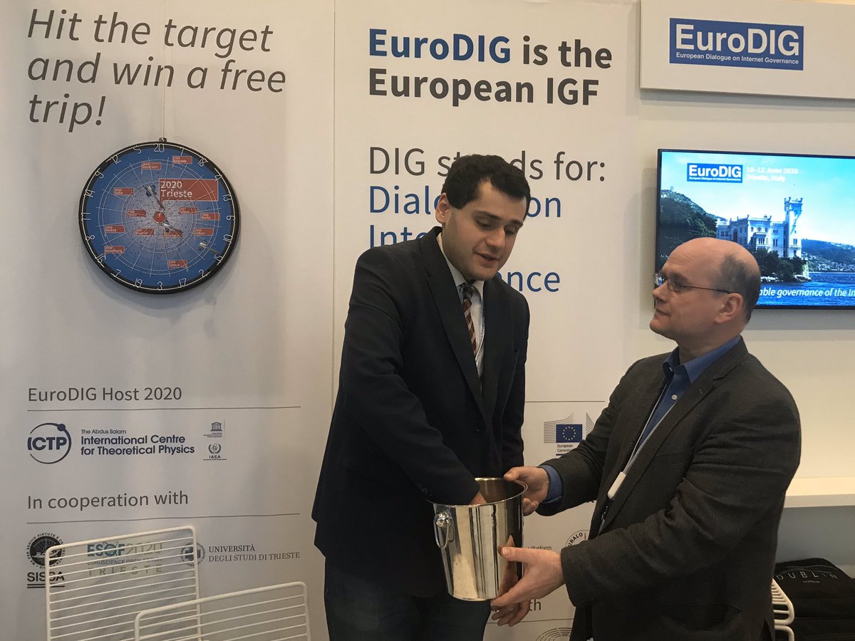 Aaaand the winner for a trip to #EuroDIG2020 in Trieste is Eberhard Blocher. Giorgi our YOUthDIG fellow just draw him from a pool of people that hit the target at out booth. Congratulations Eberhard 🥳