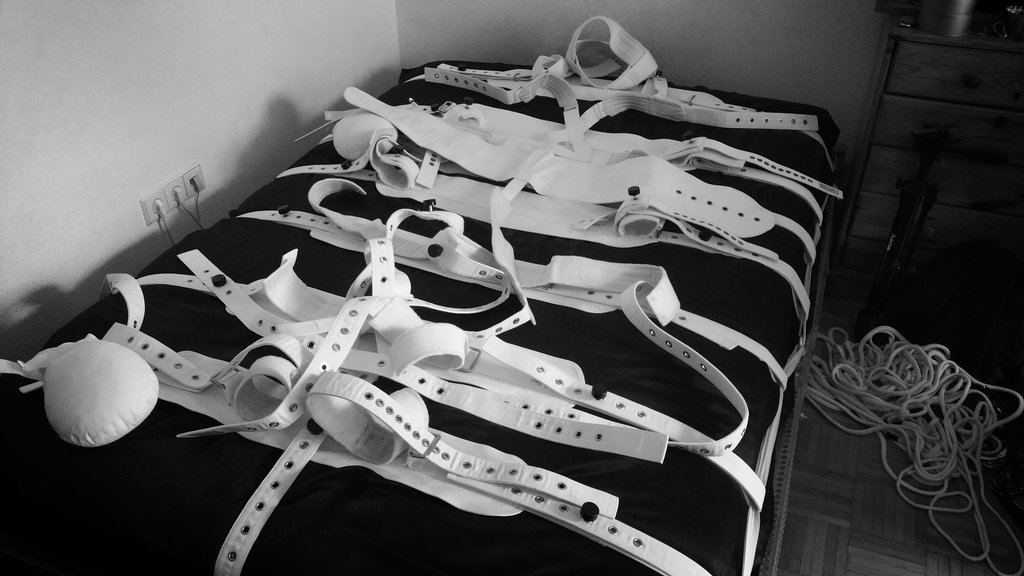 ThePsychoSJ's tweet photo. I just love my #segufix #bedrestraints
#bondage https://t.co/XQKgvgZHZZ