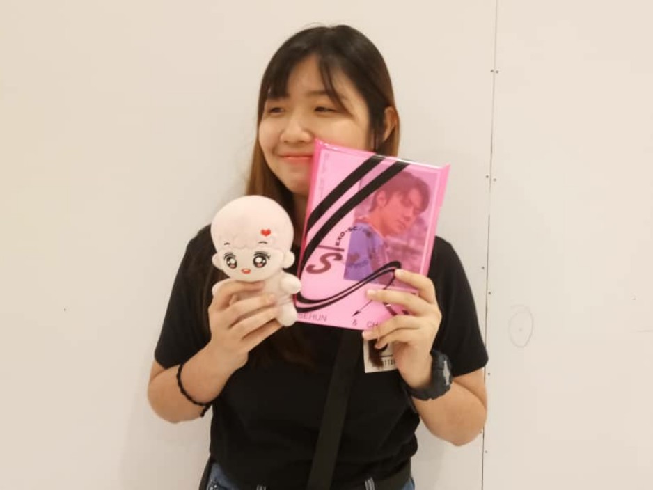 erilalabom's tweet photo. Thanks @QuellevieCH for the free album today!!! 
I am so lucky😍😍
Thanks for the event and all freebies💕💕
Feeling great spend time on cupsleeve event everytime 💞
#PartyHardwithChanHun 
#itsLOEYday1127 https://t.co/u4ISBj1hrL