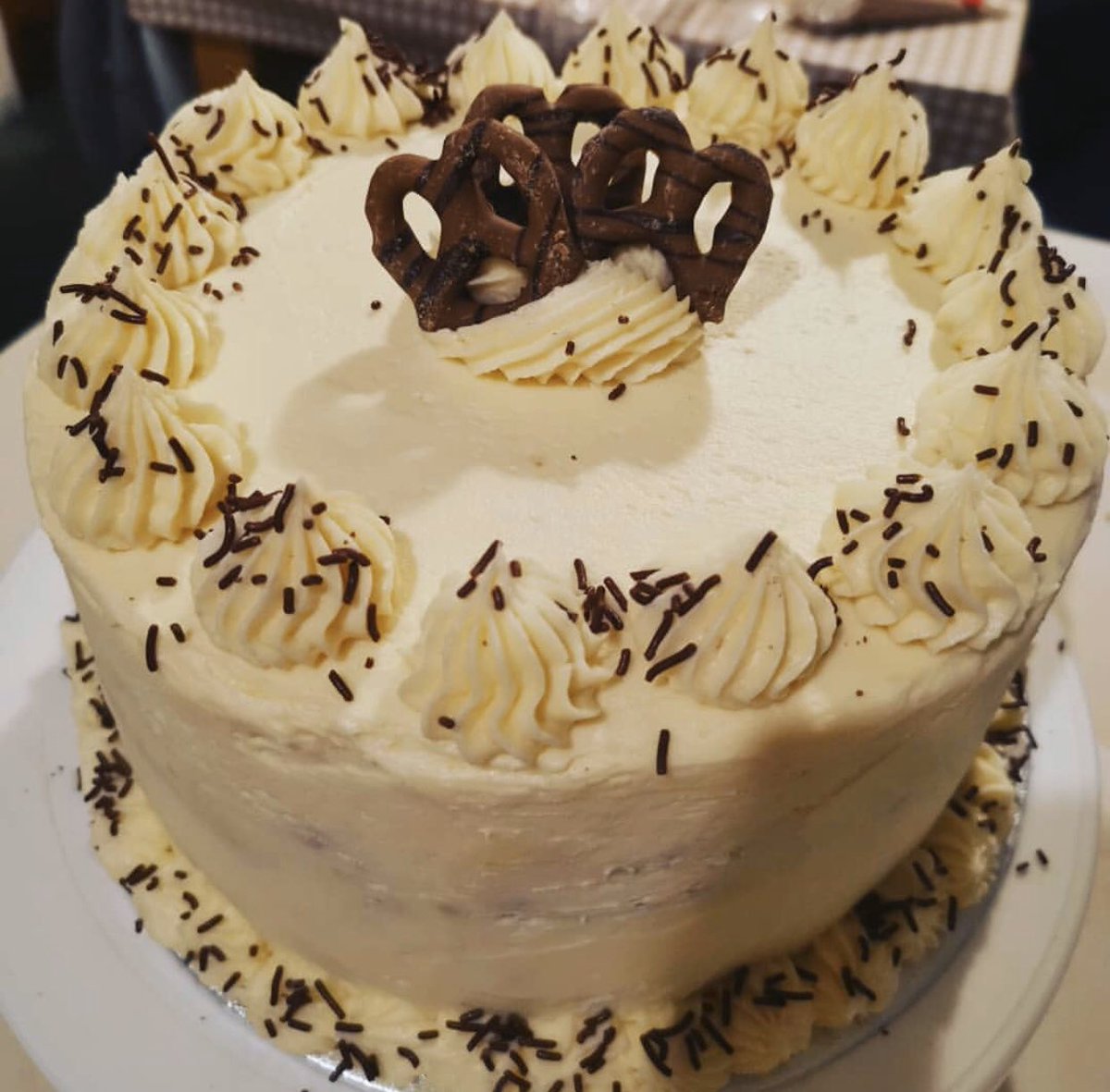 YantosPH's tweet photo. Look at this bad boy 😍 A three tiered salted caramel cake!! Our mouths are watering just looking at it 🤤  

Thankyou again to @the_sugar_rose_kitchen for this beauty 💛 and the 📸 😘 

#homemade #cake #saltedcaramel #gloucester #gloucesterfood #waffles #pancakes https://t.co/DCJox61XMV