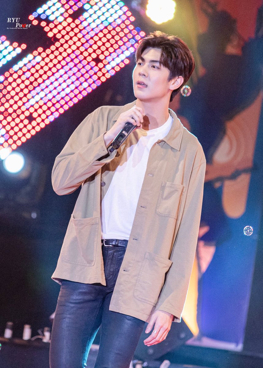 Ryu__Power's tweet photo. HQ-Pic 1 [191129]

น้องริว @ryuvachirawich คนเก่งร้องเพลง “ฉันจะรอ” ในงานคอนเสิร์ต ทีวี3สัญจร จ.นครปฐม ค่ะ

#RyuVachirawich 
#RYUPOWER https://t.co/5PPuVPMERu