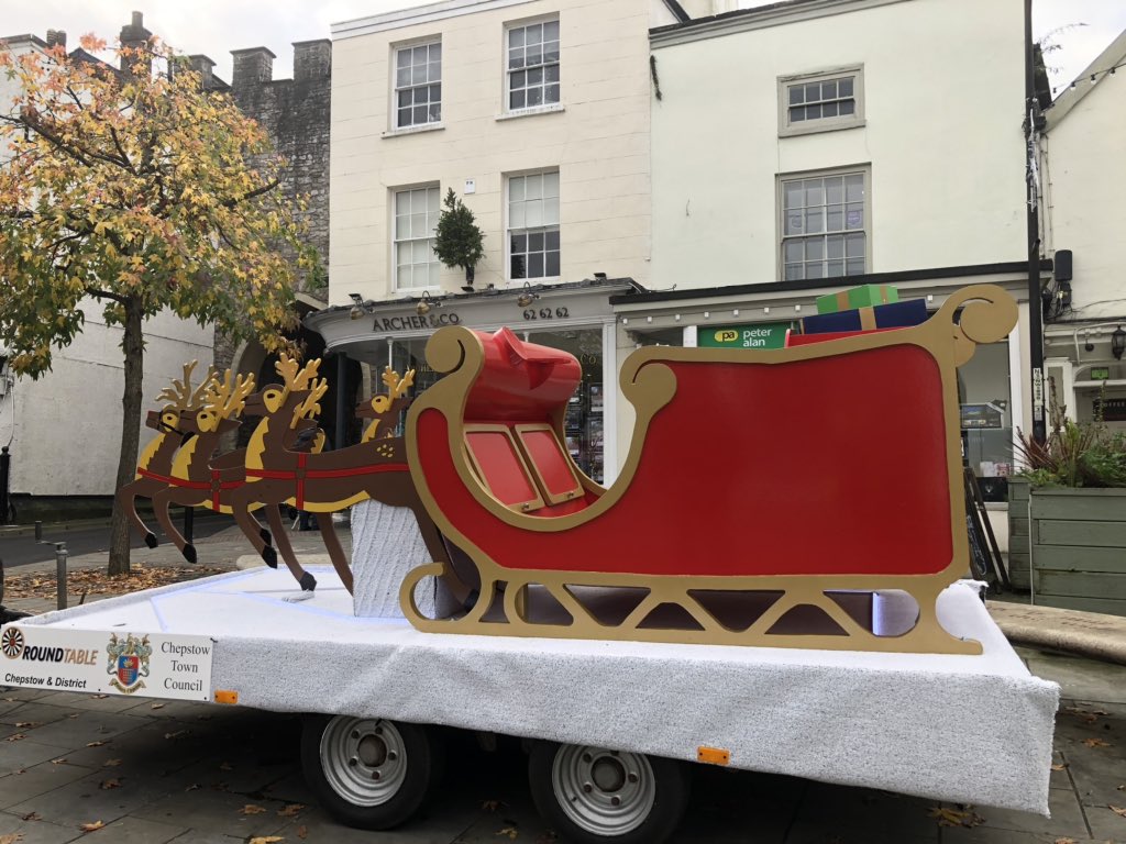 ChepRoundTable's tweet image. Look out for our brand new Sleigh in Chepstow today! Santa will be there from 2.30pm! Come and take an “elfie” photo later we will be on stage with Jagger &amp;amp; Woody from Heart Radio! #chepstowsanta @chepstow__ @ChepstowMatters @ChepstowWhatson @JaggerOnAir @HeartWales