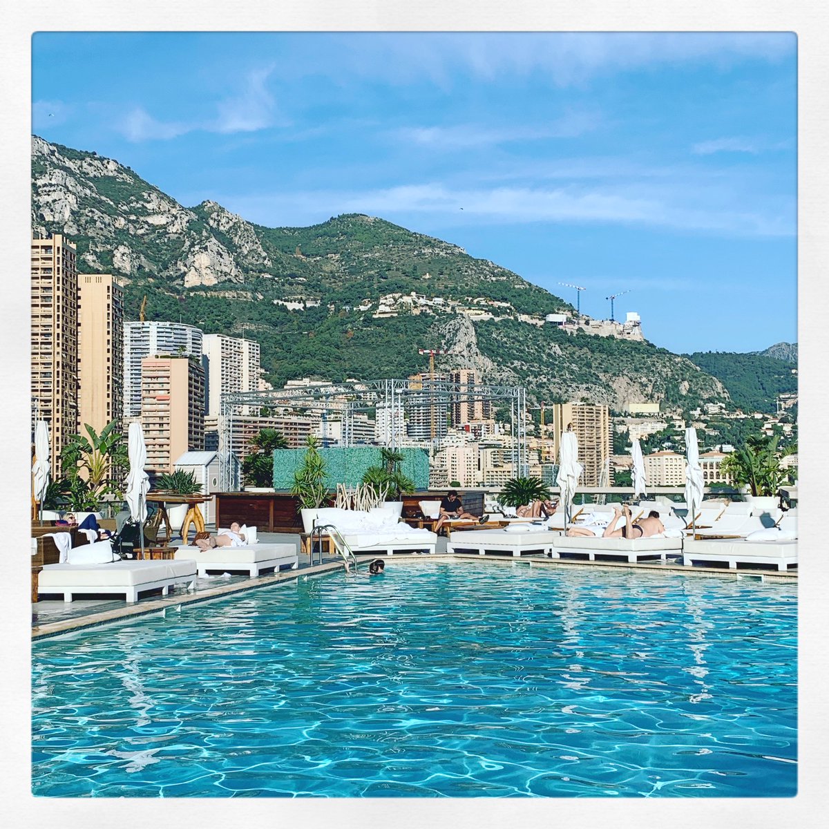 isa_de_monaco's tweet photo. J’en avais un peu marre de vos photos de pluie et de neige... 😎
#Monaco 🇮🇩 #SunnyDay ☀️#WaitingForDecember 🎄🤶🏻#JeNePeuxPasJaiPiscine 💦
@FairmontMC https://t.co/yhyLKXQi1T