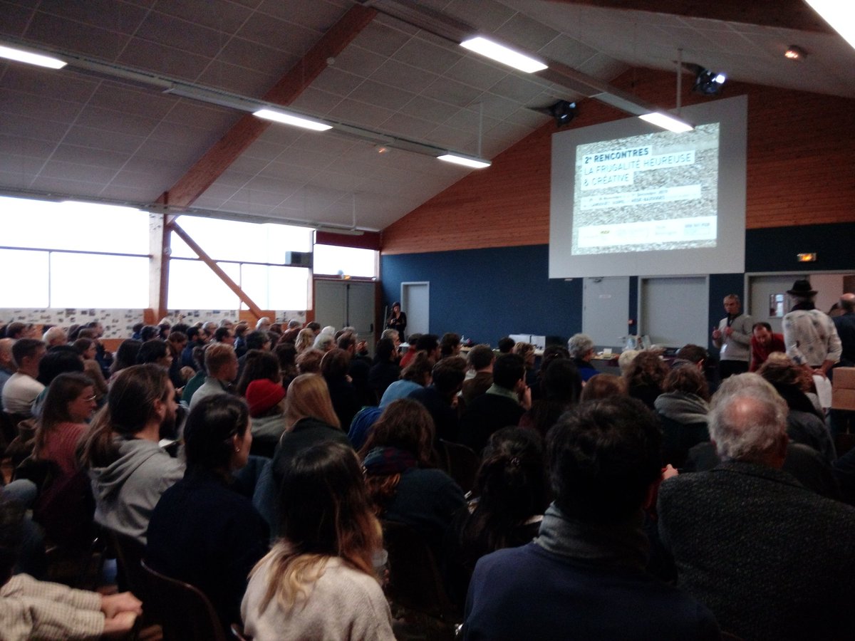 FannyPostCarbon's tweet photo. Rencontrer. Échanger. Avancer ensemble lors de la 2e Rencontre de la Frugalité Heureuse.  @frugaliteheureu #intelligencecollective https://t.co/y5lqIt9vzH
