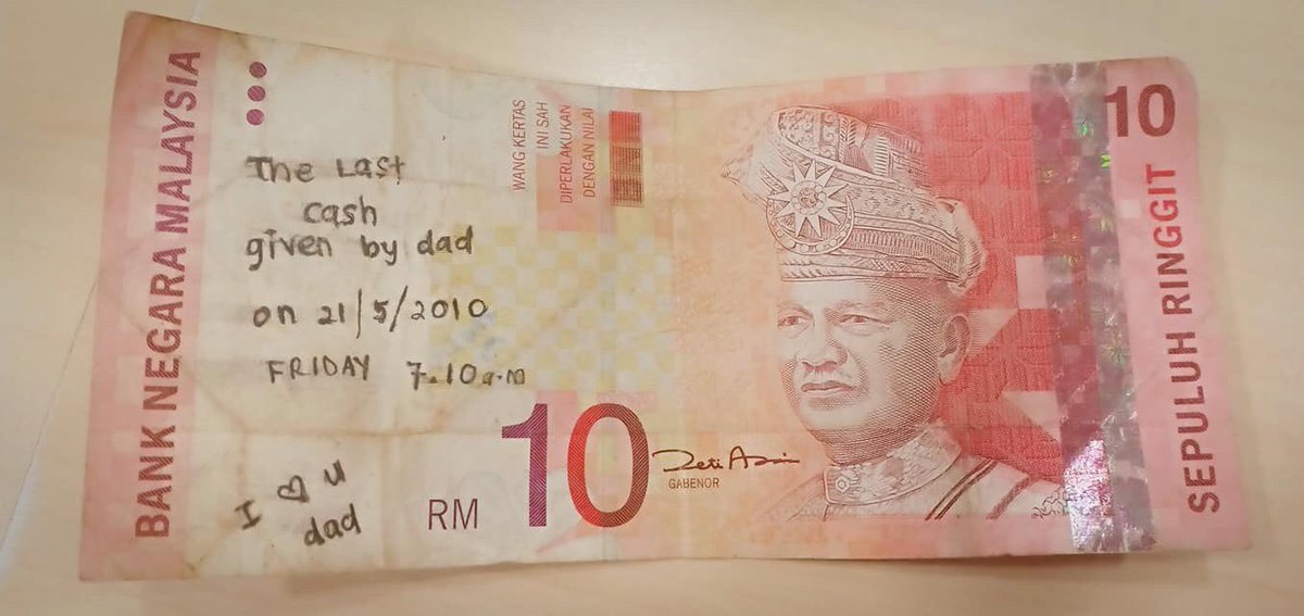 so touched me 😢 mencari pemilik tulisan atas duit ni.. Nak bg free kpd pemiliknya!! Tolong sy rt hingga jumpa ya!!