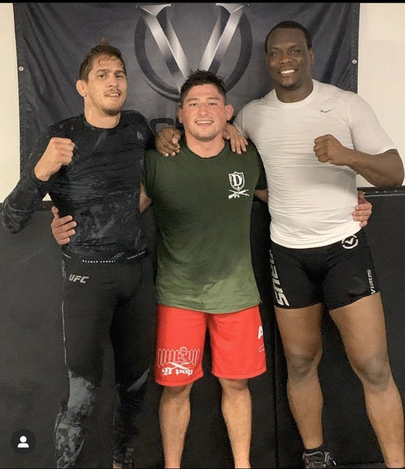 Nikohybridprice's tweet photo. Always good getting more rounds in!! Training hard and ready to go early 2020! #ufc #fightready #ufcfighter #jiujitsu #boxing #padwork #mmashouts #osp #vickeryjiujitsu https://t.co/fsXQ3lVoiG