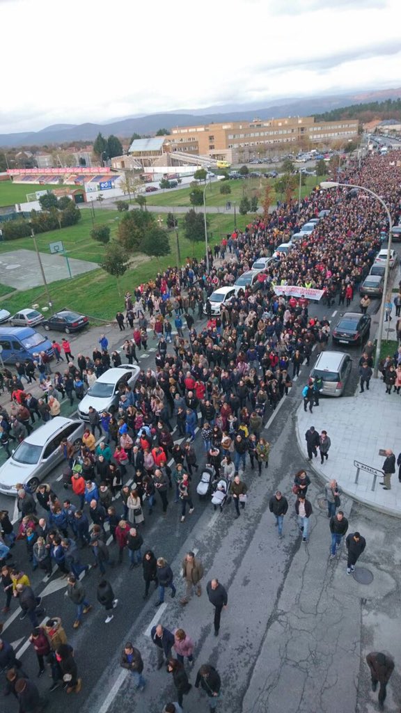 Verín e a súa comarca expresaron claramente a favor da defensa dos servizos do Hospital de Verín #VerínNonSePecha Non se pode maltratar así ao interior da provincia de Ourense <a href="/VillaresLuis/">Luís Eduardo Villares</a> @DavideManzaneda @BeinhaOur