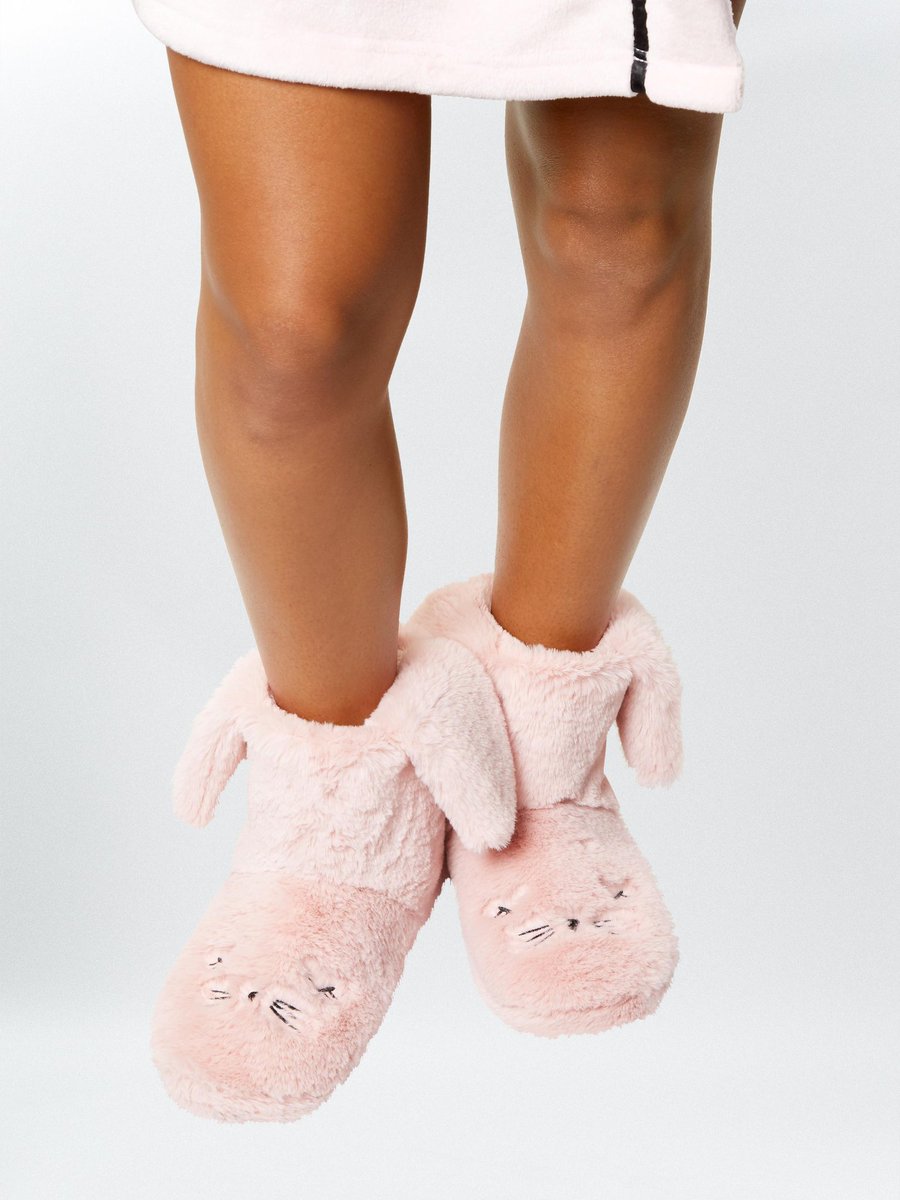 TheKinkyPixie30's tweet photo. Come on how kawaii are these #HopToIt booties🥰😍
Part of the #BLACKFRIDAY sale

Was £25 Now £17.50 (-30%)
3-4/5-6/7-8
#KinkyPixieKnickerDrawer #fluffybooties #ankleslippers #fluffyslippers https://t.co/IrVfjn3g5Q