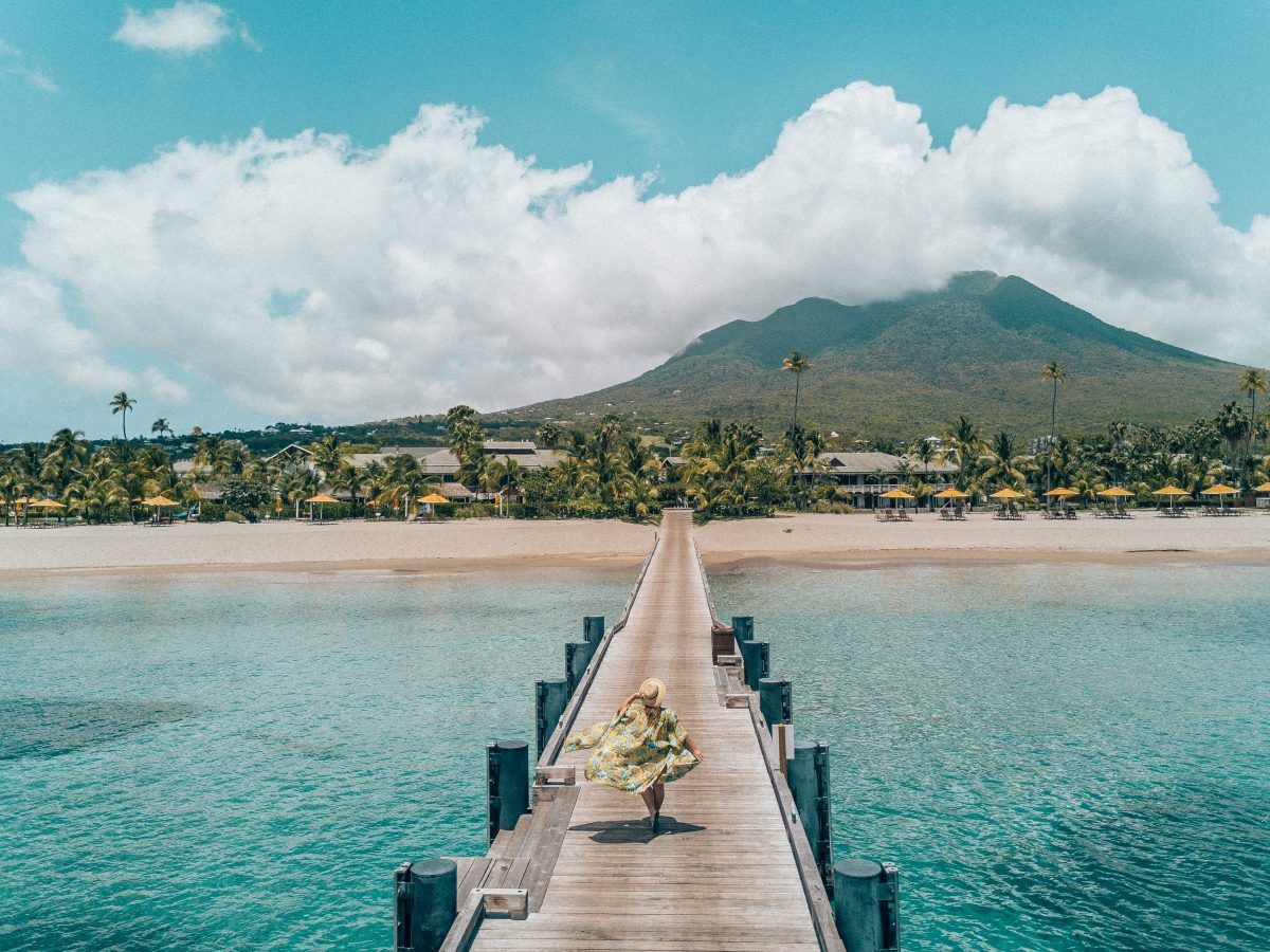 NevisNaturally's tweet photo. "The island is beaming with natural beauty, from the green summit of Nevis Peak, down to the sugar-soft sand of Pinney’s Beach."
Read more of this article Escape To The Four Seasons Nevis https://t.co/pcXkkJwdzG by @VerbalGoldBlog 
@FSNevis #NevisNaturally #Nevis @NevisNaturally https://t.co/ZPd8oMuMY5