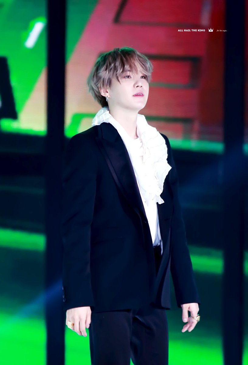 DTHV2407's tweet photo. 🌹🌹🌹🎉🎉🎉
#JIMIN 
#Yoongi 
#BTSDaesangAllKill 
@BTS_twt https://t.co/1Dh3gnOD0o