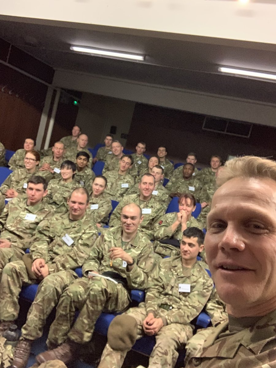 Really proud to speak to an amazing bunch of new #armyreserve recruits @RSM_1ATR_P @CO_1ATR @mattyrobbo79 @CO_2ATR @ComdITG @HqItg @DepComdITG half way through their Bravo #basictraining @London_Regt @3pwrr @4PWRRTigers @CO5FUSILIERS