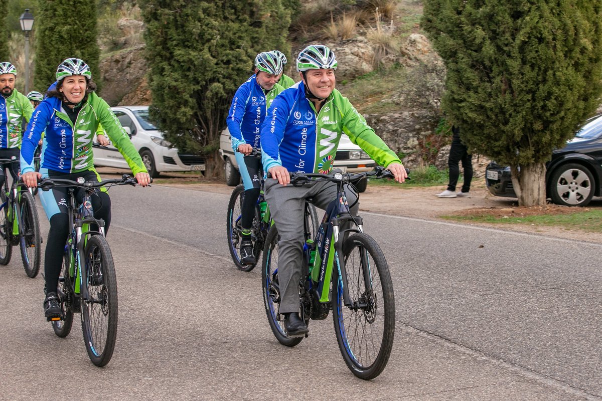 gobjccm's tweet photo. 📸El presidente de #CLM, @garciapage, ha participado en la ruta ciclista por el clima #MovingForClimateNow a su paso por #Toledo🚵‍♂️🚴‍♀️.
+fotos: https://t.co/TEGhxqe9KI https://t.co/fZeyICh7Kq