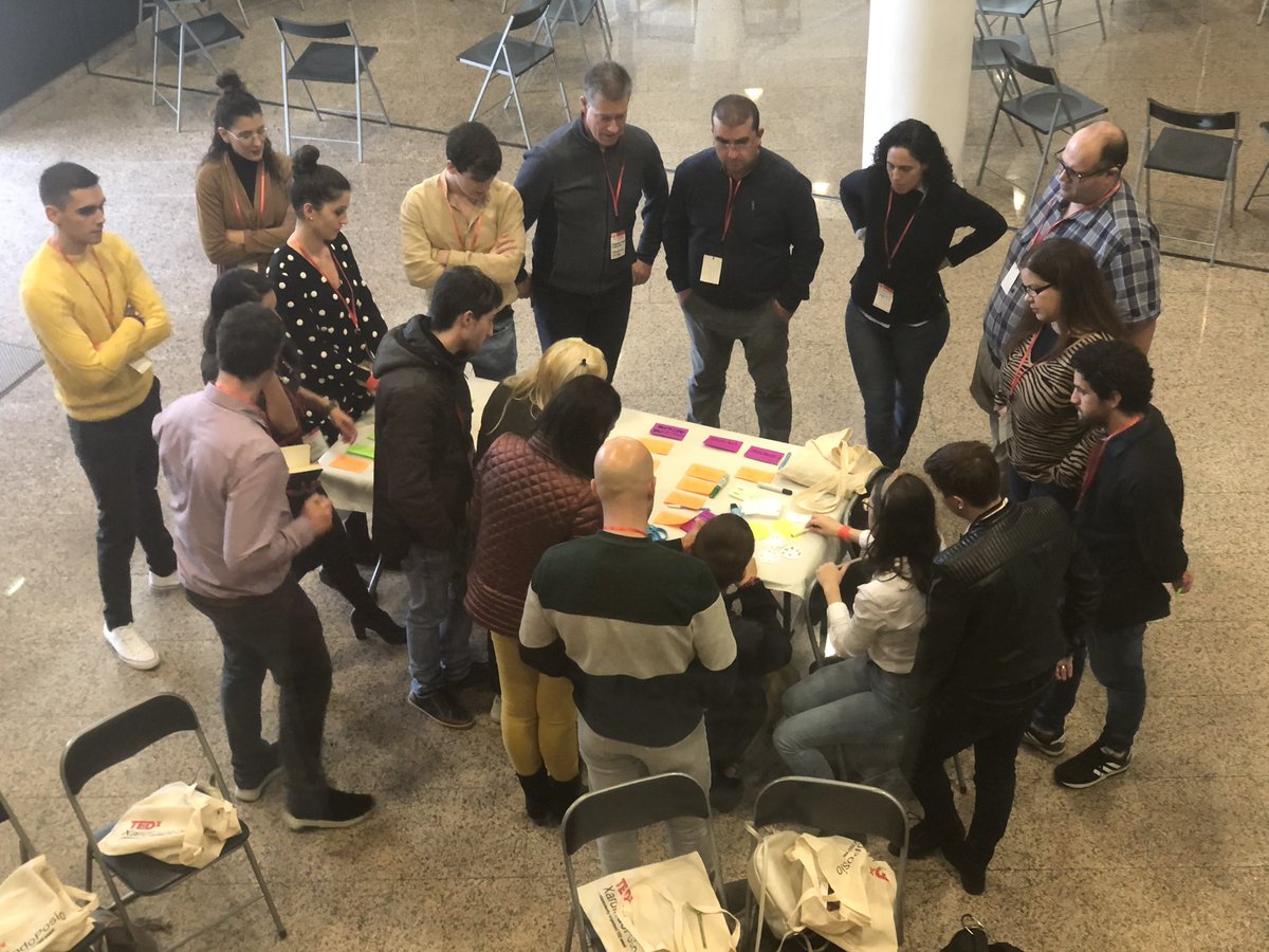 Desarrollando un #tedcircles en #TEDXOURENSE todo el mundo colaborando