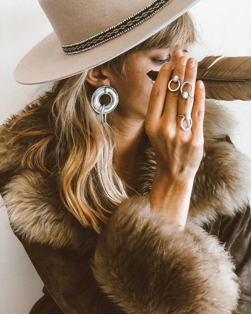 The2Bandits's tweet photo. Your new winter look, 50% off. Get it, Bandits! ❄️ #the2bandits https://t.co/5Cndi8XioW