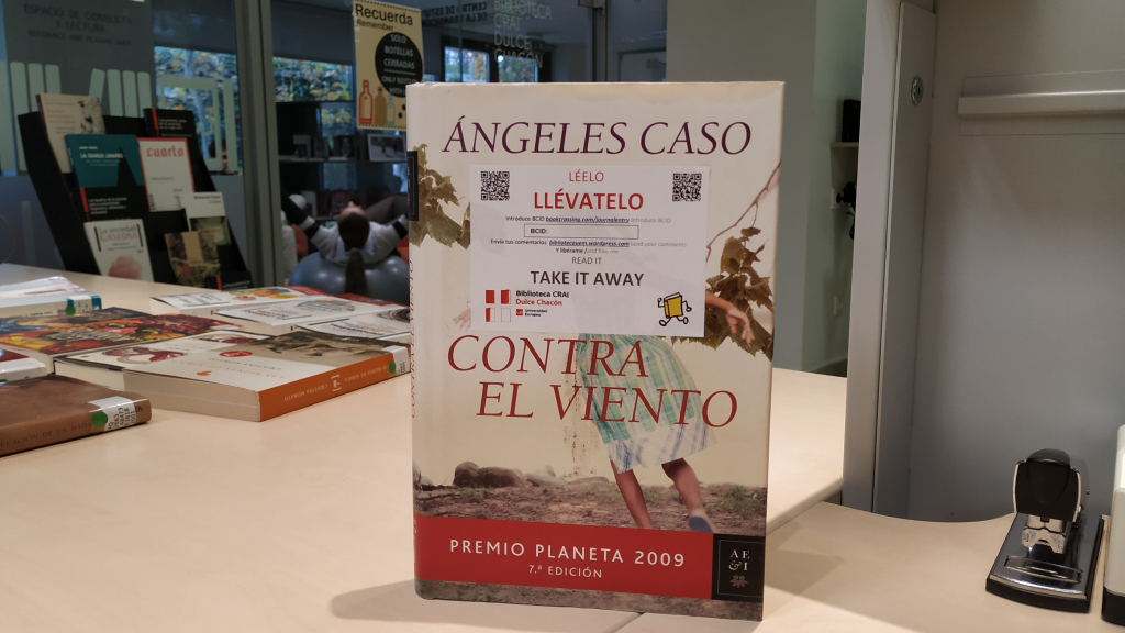 BibliotecaUEM's tweet photo. #ContraElViento de #AngelesCaso #Bookcrossing en la #BibliotecaUEM @bcspain @Bookcrossing https://t.co/Vn3pHKWNso https://t.co/wNXGmbCpA1
