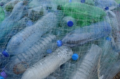 anton5330's tweet photo. #Canoe costruite con #bottiglie di #plastica riciclate: l'idea vincente di un giovane camerunense, per costruire la sua “#EcoBoats” quando era uno studente. #Riciclata per ricavare nuovi prodotti utili.
Interessante testimonianza ➡️https://t.co/Q0YzDGO22O https://t.co/1DT0hb1OBk