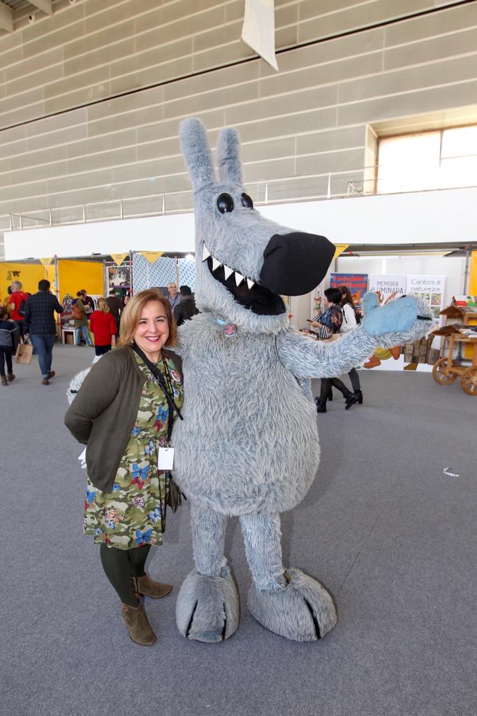 pilarportelav's tweet photo. Outro #clasico do @culturgal, co gran #Orbil, mascota do @SalondoLibro, na presentación do libro #Ardora, obra gañadora do Premio María Victoria Moreno https://t.co/GpbAhxwpJj