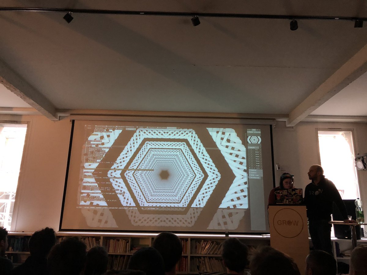 Excellente présentation des shaders et de leurs univers, par <a href="/FlopineYeah/">Flopine ♡✧( ु•⌄• )</a> du fameux collectif @CookieDemoparty