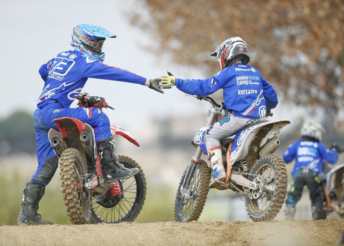 ¡Y llegó el momento que nadie quería! Termina la quinta edición del Allianz Junior Motor Camp, con la entrega de diplomas a los participantes. El año que viene, volveremos a hacer realidad el sueño de 20 nuevas promesas del motor. ¡Enhorabuena a tod@s! #AllianzMotorCamp19