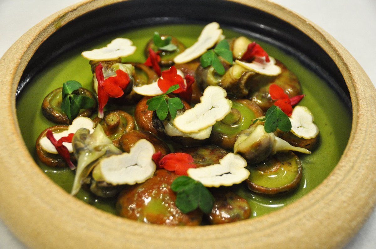 Es la temporada de niscalos, y el nuestro es con cañaillas y castañas ⁣
⁣
#montbar