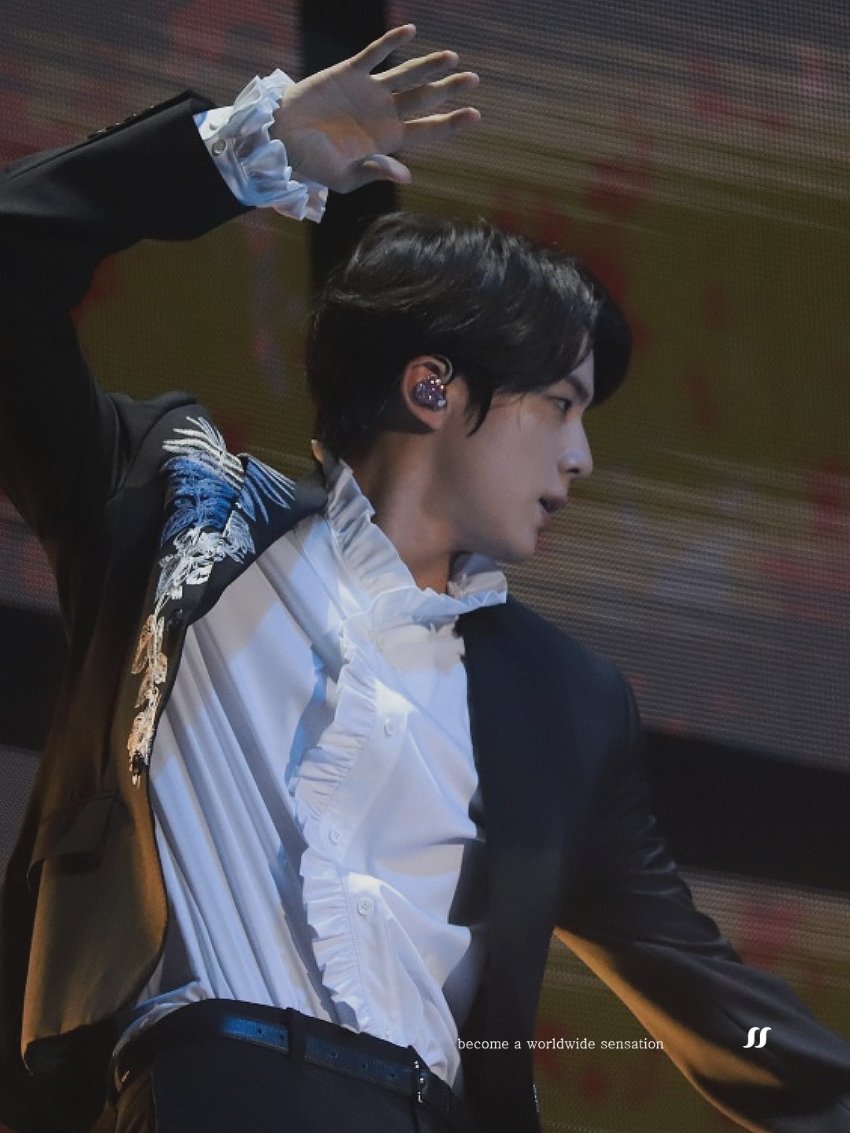 sensation1204's tweet photo. 191130
#BTS #JIN #SEOKJIN #방탄소년단진 #슥찌니 https://t.co/adiMXK43yh