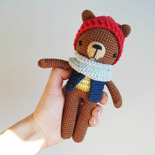 MeMyselfCraft's tweet photo. Jeśli wybieracie się dzisiaj na spacer to koniecznie weźcie przykład z Hansa i ubierzcie się cieplutko ! 🐻 Hans grizzly Bear pattern by @picapauyan ❤ #crochet #instacrochet #crocheting #instacrocheting #crochetaddict #crochetlover #crochetlove #croch… https://t.co/5WENtGfysD https://t.co/95nemK2MMd