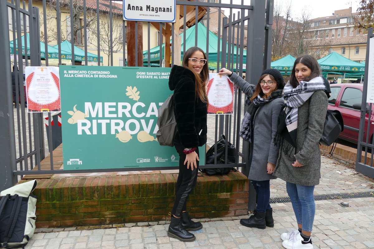 BabBO_2019's tweet photo. E anche stamattina siamo stati al #Mercatoritrovato per sponsorizzare il nostro evento di sabato 7 dicembre! 

Verrete a trovarci? 🎅

@Twiperbole @antonianoBO @mktsociale #SocMar #MKTS https://t.co/8pS2q5txpo