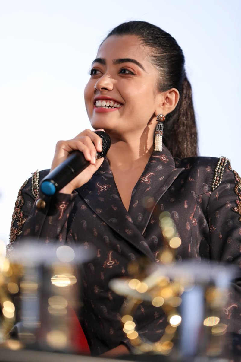 SwatheHere's tweet photo. Angellllllll @iamRashmika 😍😍🖤🖤 https://t.co/GMQyhTVTSQ
