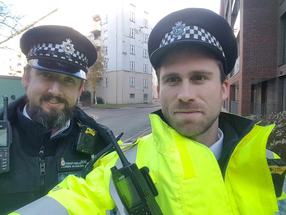 MPSWoodberryDwn's tweet photo. More #HiViz reassurance patrols across #StamfordHill and #WoodberryDown with @MPSStamfordHill #PCHiggins including #LincolnCourt, with these great views of a lovely clear #Winter day from the 15th floor. #SaferNeighbourhoods https://t.co/PL6lwrboK8