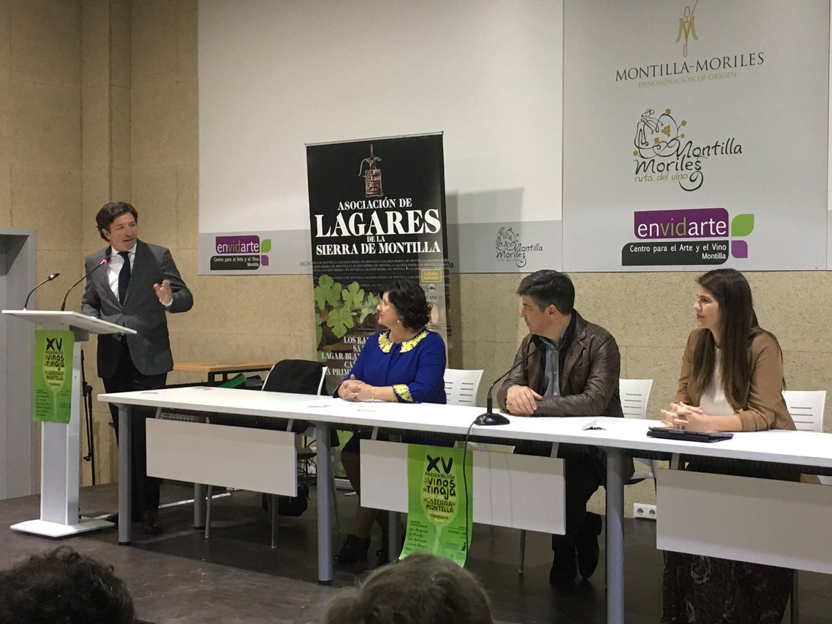 cabello_araceli's tweet photo. En #Montilla se inaugura la XV Presentación de los Vinos de Tinaja de la Sierra de Montilla (cosecha 2019). 
Seis lagares que dan a conocer los vinos de la vendimia de 2019. 
Vinos jóvenes, frescos, con aroma a fruta y con un gran futuro en el mercado. https://t.co/jlQyQ7h2X1